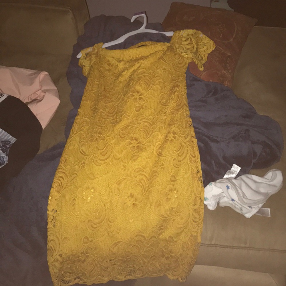 Right mini yellow dress